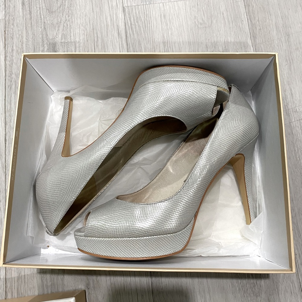 Womens Michael Kors York Platform Heel | Size 10 | Dove White | Metallic Leather